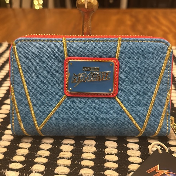 LOUNGEFLY Disney MARVEL Ms. Marvel Cosplay Zip Around Wallet - Picture 8 of 16